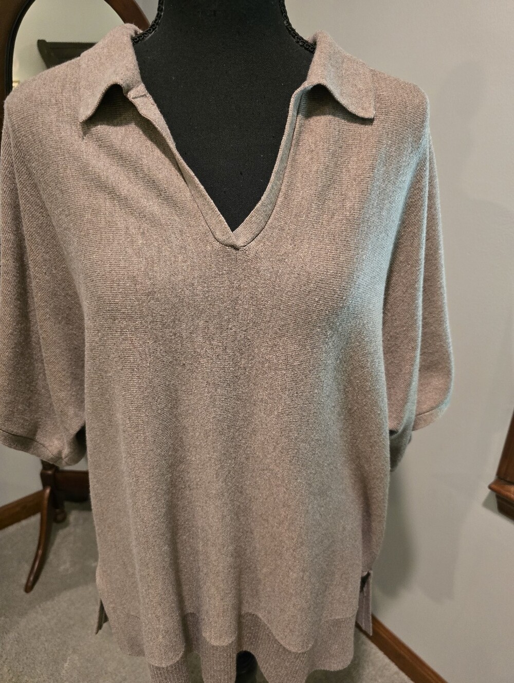 SOMA relaxed Fit Knit V-Neck Pullover in Taupe Size medium